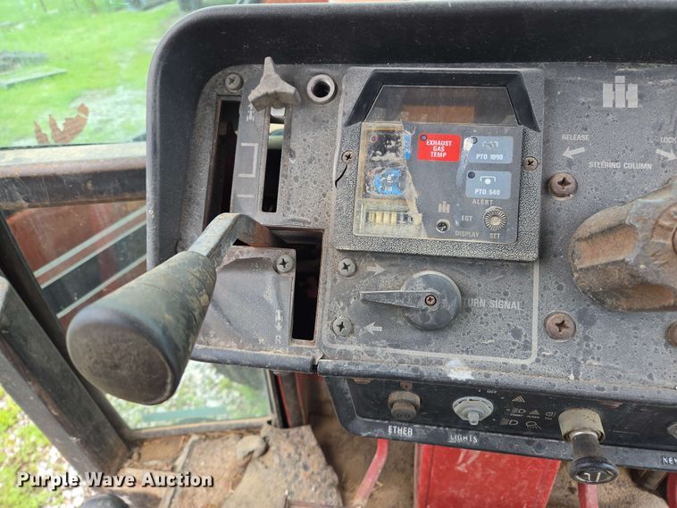 image for item EL2057 1980 International Harvester Hydro 186 tractor