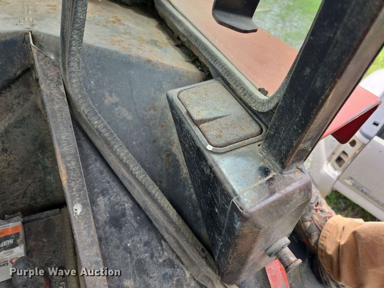 image for item EL2057 1980 International Harvester Hydro 186 tractor