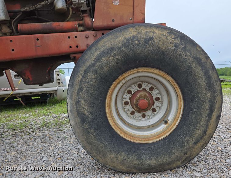 image for item EL2057 1980 International Harvester Hydro 186 tractor