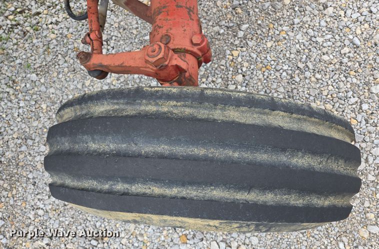 image for item EL2057 1980 International Harvester Hydro 186 tractor