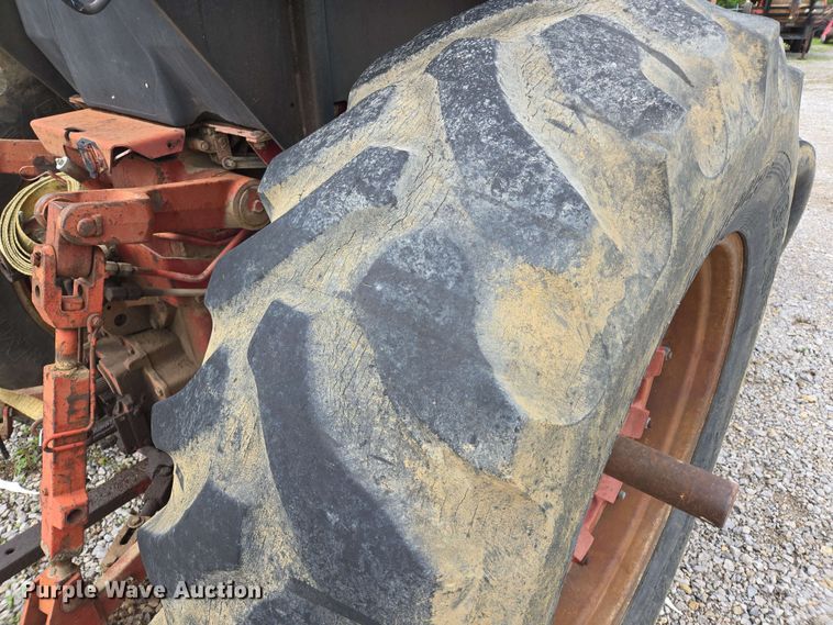 image for item EL2057 1980 International Harvester Hydro 186 tractor