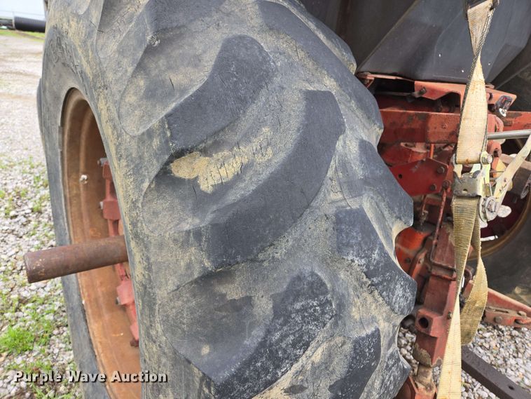 image for item EL2057 1980 International Harvester Hydro 186 tractor