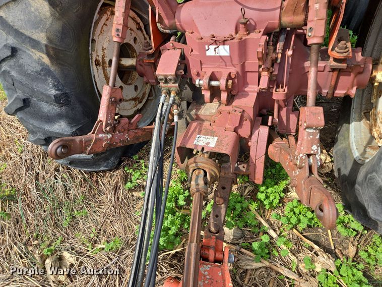 image for item EM7161 1974 Allis-Chalmers 7040 tractor