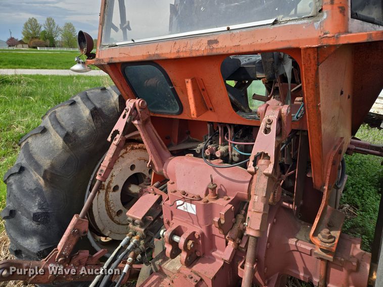image for item EM7161 1974 Allis-Chalmers 7040 tractor