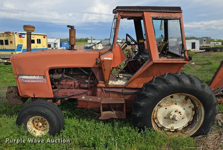 image for item EM7161 1974 Allis-Chalmers 7040 tractor