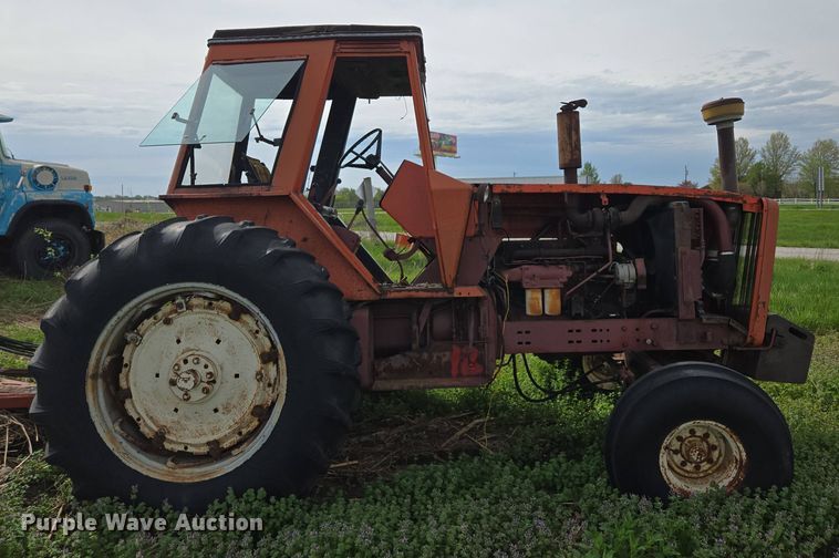 image for item EM7161 1974 Allis-Chalmers 7040 tractor