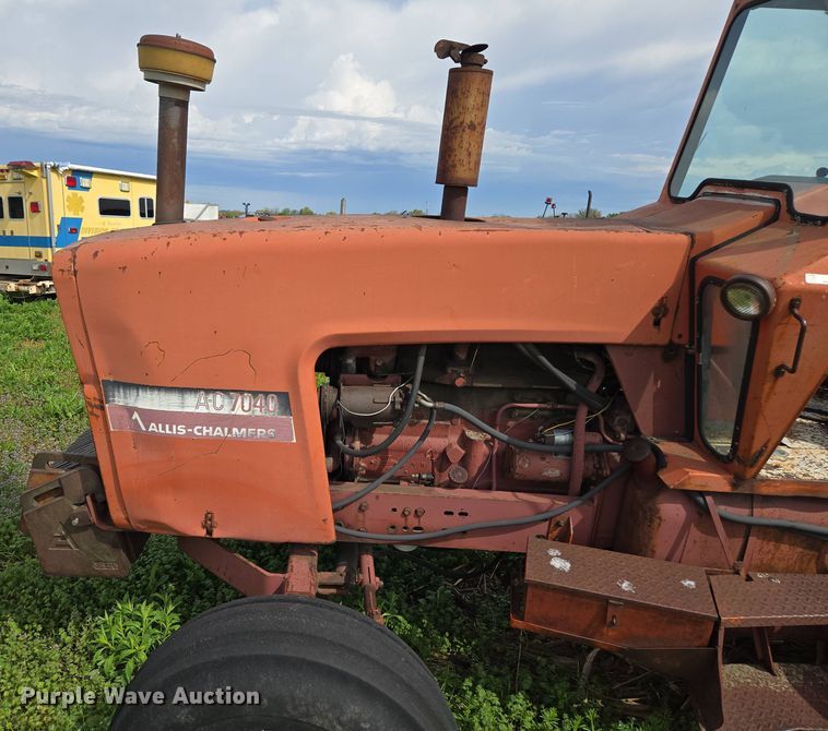image for item EM7161 1974 Allis-Chalmers 7040 tractor