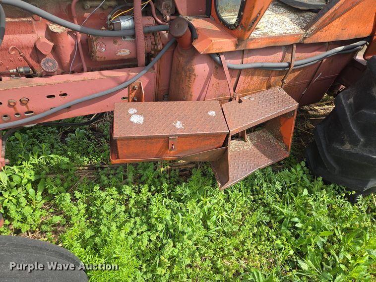 image for item EM7161 1974 Allis-Chalmers 7040 tractor