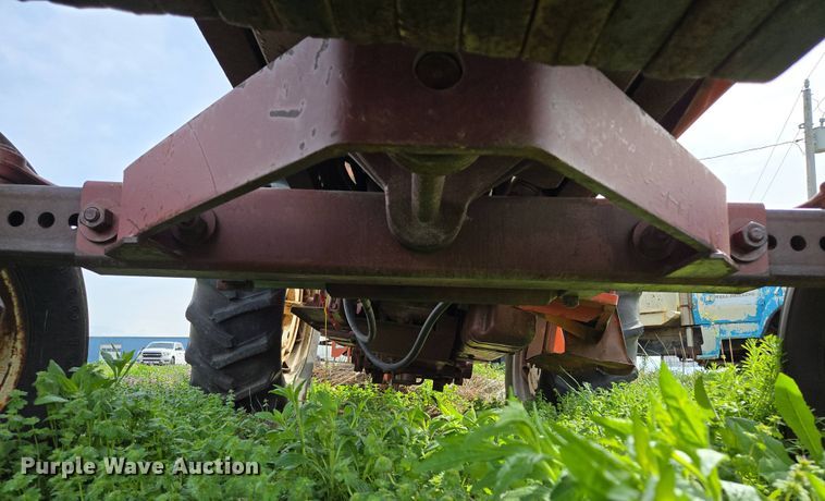 image for item EM7161 1974 Allis-Chalmers 7040 tractor