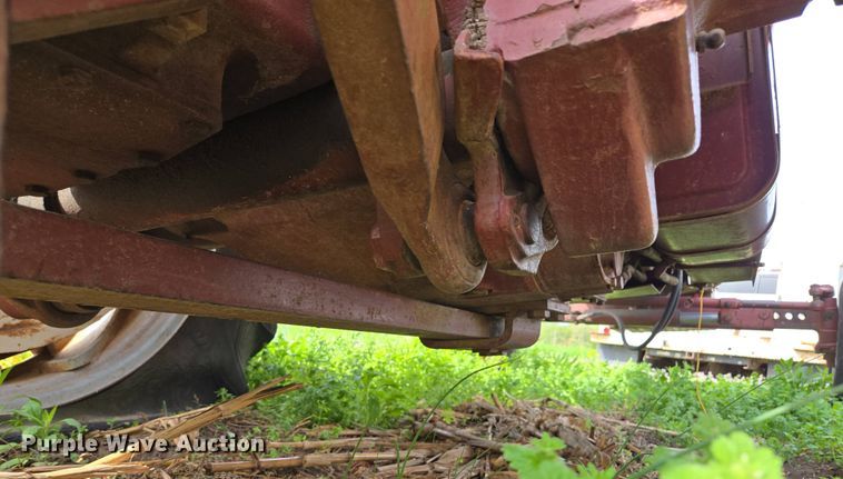 image for item EM7161 1974 Allis-Chalmers 7040 tractor