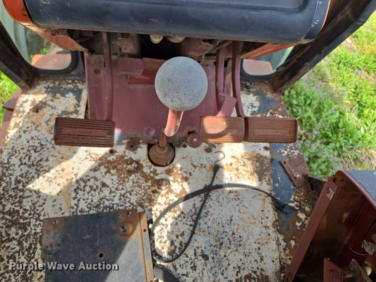 image for item EM7161 1974 Allis-Chalmers 7040 tractor