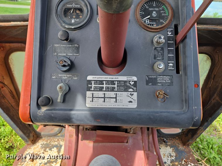 image for item EM7161 1974 Allis-Chalmers 7040 tractor