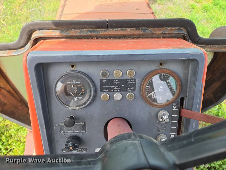 image for item EM7161 1974 Allis-Chalmers 7040 tractor