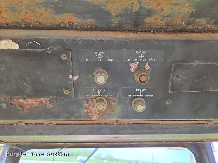 image for item EM7161 1974 Allis-Chalmers 7040 tractor