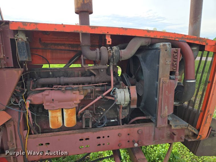 image for item EM7161 1974 Allis-Chalmers 7040 tractor