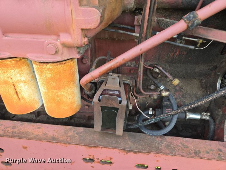 image for item EM7161 1974 Allis-Chalmers 7040 tractor