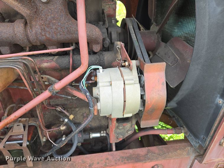 image for item EM7161 1974 Allis-Chalmers 7040 tractor