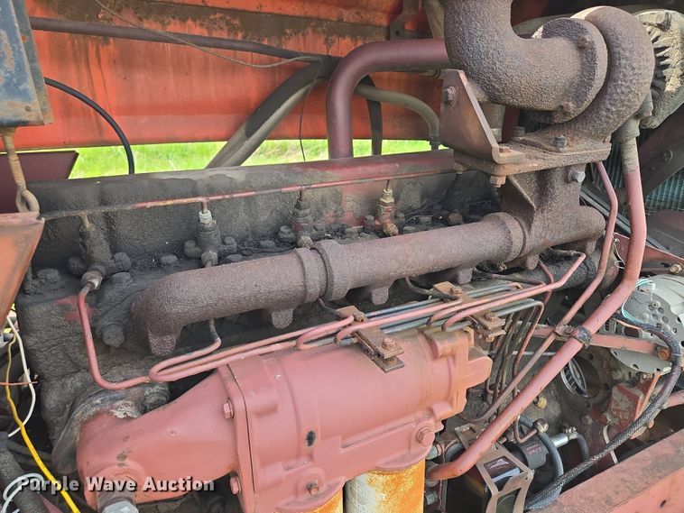 image for item EM7161 1974 Allis-Chalmers 7040 tractor