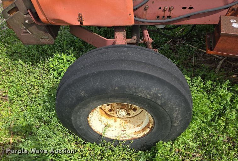 image for item EM7161 1974 Allis-Chalmers 7040 tractor