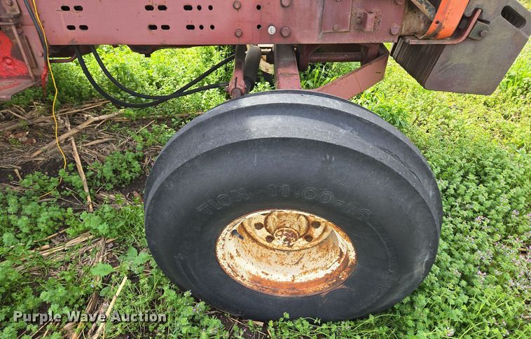 image for item EM7161 1974 Allis-Chalmers 7040 tractor