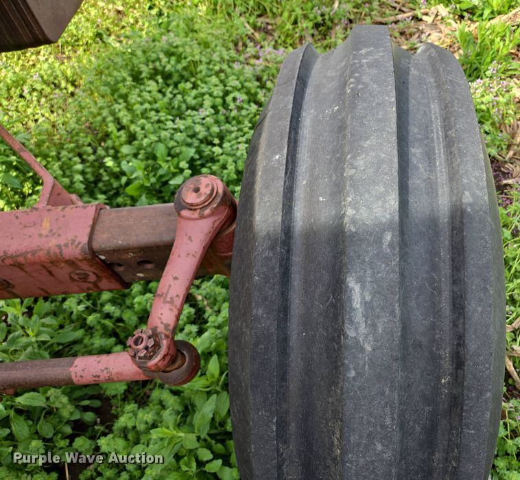 image for item EM7161 1974 Allis-Chalmers 7040 tractor