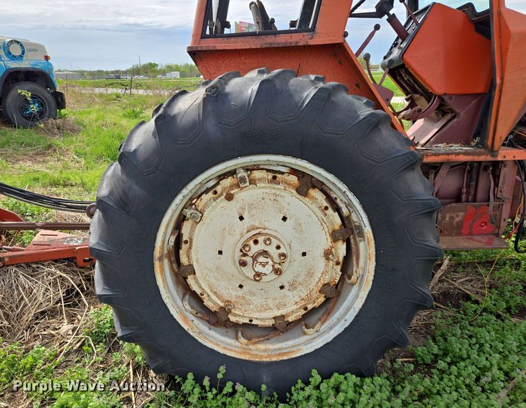 image for item EM7161 1974 Allis-Chalmers 7040 tractor