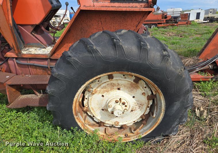 image for item EM7161 1974 Allis-Chalmers 7040 tractor