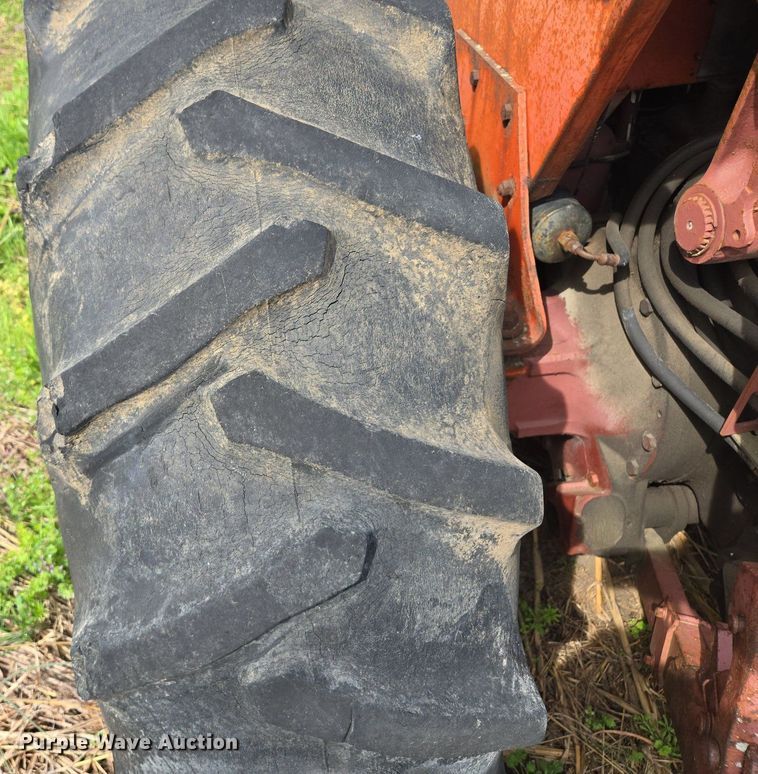 image for item EM7161 1974 Allis-Chalmers 7040 tractor