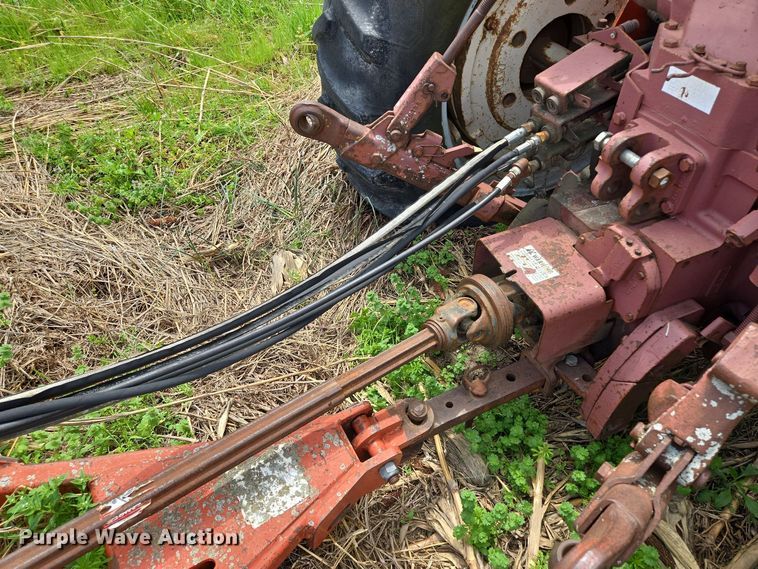 image for item EM7161 1974 Allis-Chalmers 7040 tractor