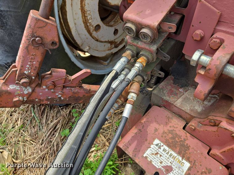 image for item EM7161 1974 Allis-Chalmers 7040 tractor