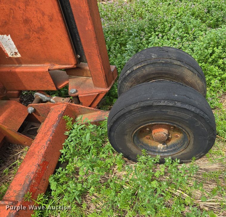 image for item EM7161 1974 Allis-Chalmers 7040 tractor