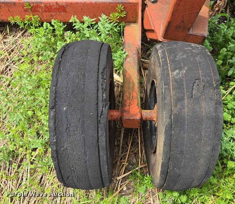 image for item EM7161 1974 Allis-Chalmers 7040 tractor