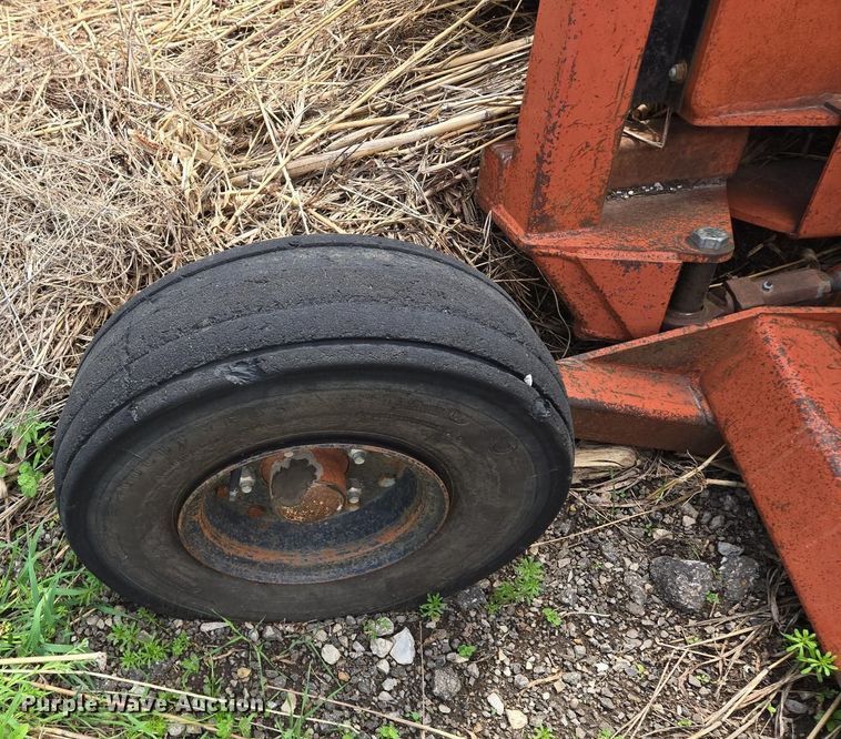 image for item EM7161 1974 Allis-Chalmers 7040 tractor