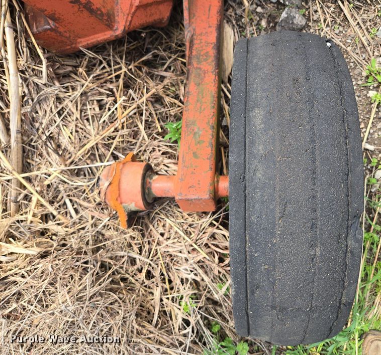 image for item EM7161 1974 Allis-Chalmers 7040 tractor