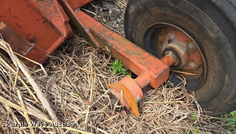 image for item EM7161 1974 Allis-Chalmers 7040 tractor