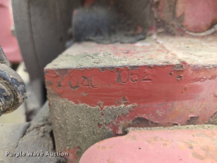 image for item EM7161 1974 Allis-Chalmers 7040 tractor