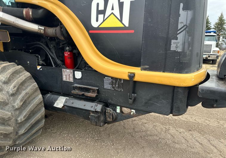 image for item EN3029 1998 Caterpillar Challenger 75E tractor