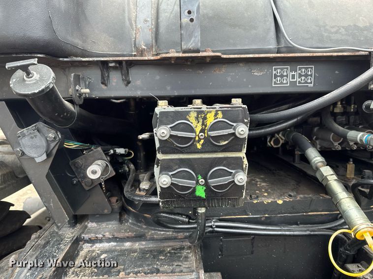 image for item EN3029 1998 Caterpillar Challenger 75E tractor