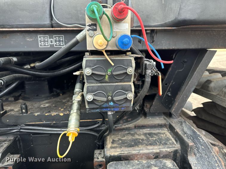 image for item EN3029 1998 Caterpillar Challenger 75E tractor