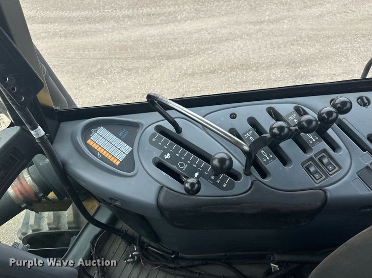 image for item EN3029 1998 Caterpillar Challenger 75E tractor