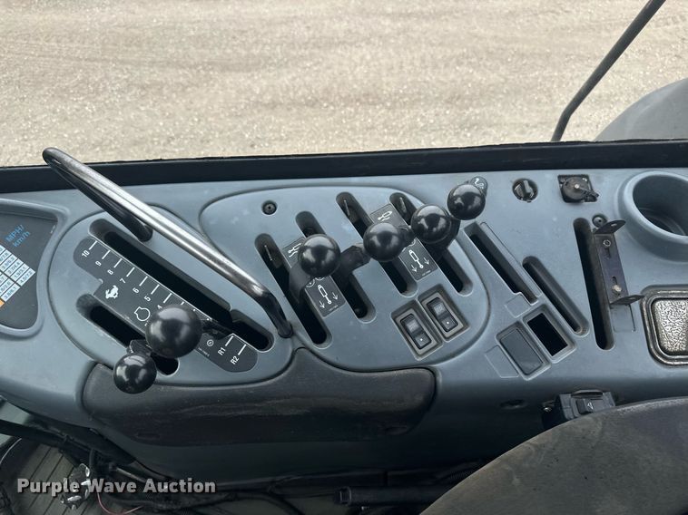 image for item EN3029 1998 Caterpillar Challenger 75E tractor