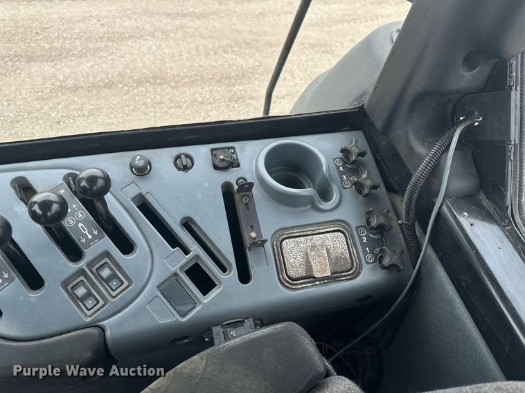 image for item EN3029 1998 Caterpillar Challenger 75E tractor