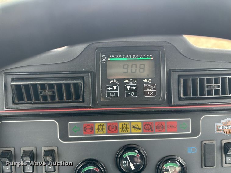 image for item EN3029 1998 Caterpillar Challenger 75E tractor