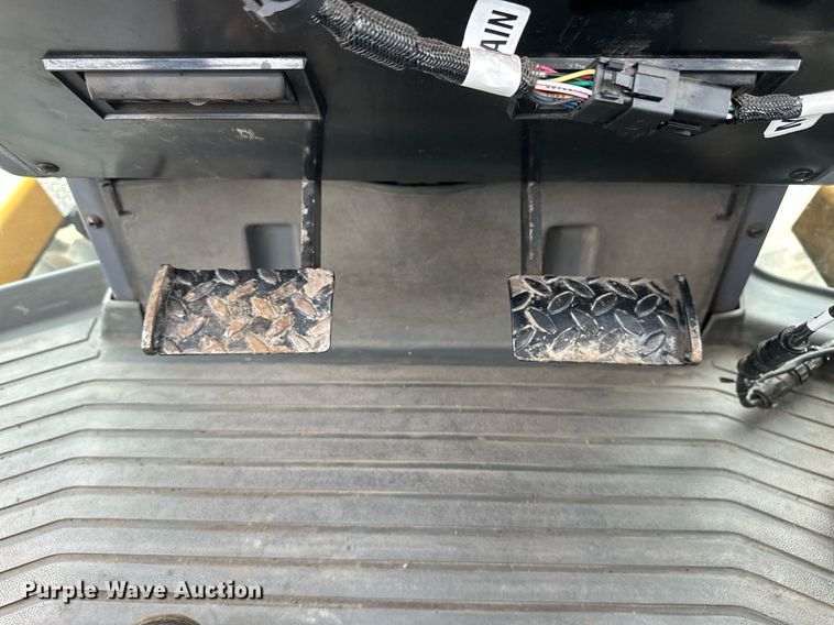 image for item EN3029 1998 Caterpillar Challenger 75E tractor