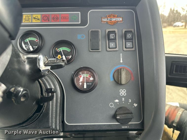 image for item EN3029 1998 Caterpillar Challenger 75E tractor