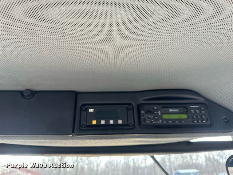 image for item EN3029 1998 Caterpillar Challenger 75E tractor