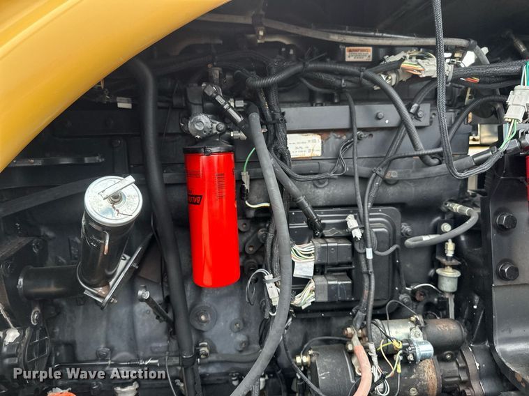 image for item EN3029 1998 Caterpillar Challenger 75E tractor