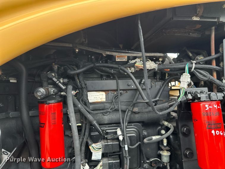 image for item EN3029 1998 Caterpillar Challenger 75E tractor