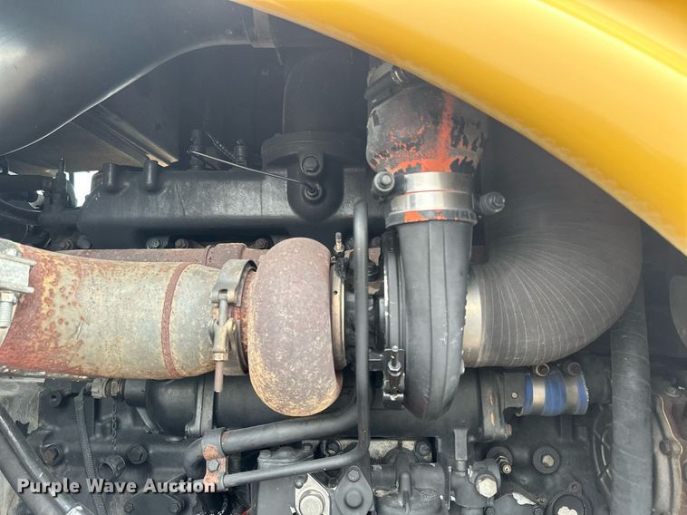 image for item EN3029 1998 Caterpillar Challenger 75E tractor