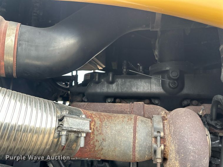 image for item EN3029 1998 Caterpillar Challenger 75E tractor